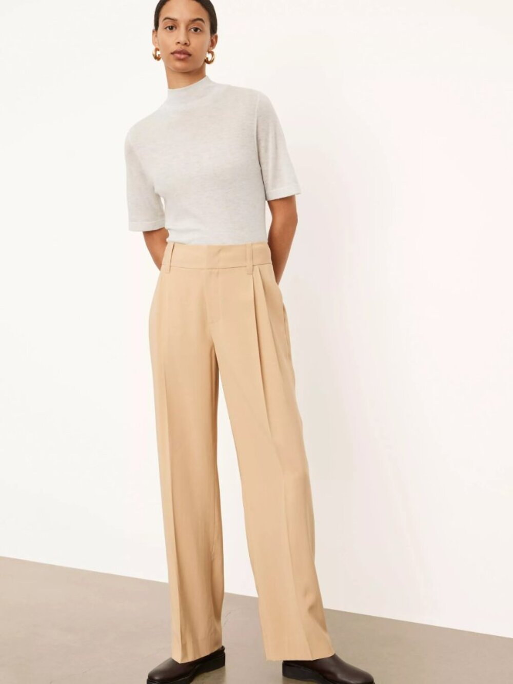 Vince High Waist Pleated Trouser Size 2 Color Chamois